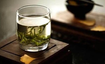 白露茶沖泡后