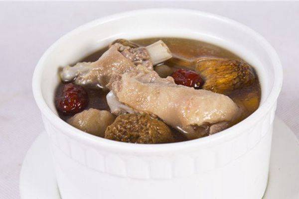 東革阿里燉湯