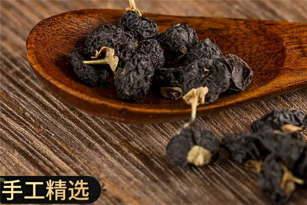 黑枸杞不能與什么同吃，哪些人不能吃黑枸杞