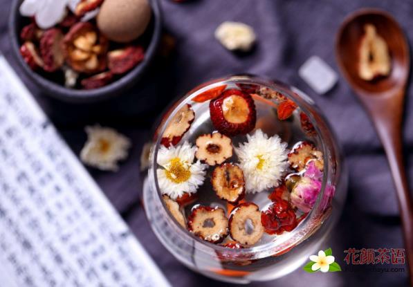常喝玫瑰花茶的養顏活血