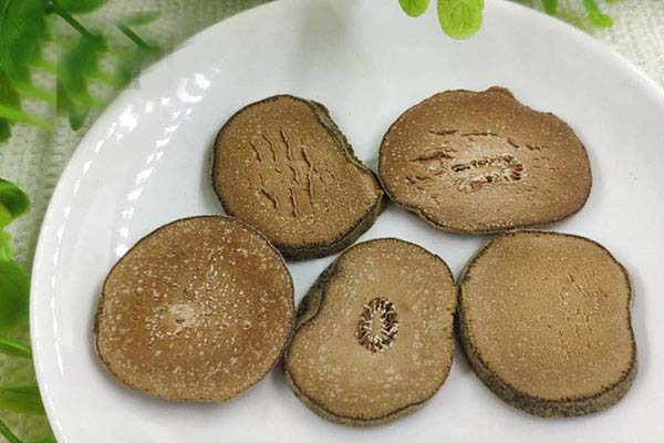 帶礞石白點的化州橘紅胎果片