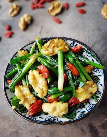 怎樣白發變黑發,白發食療方讓你白發轉黑發